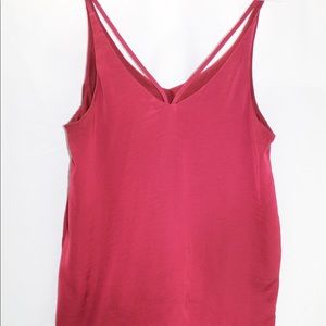 Stylish red top 🌹